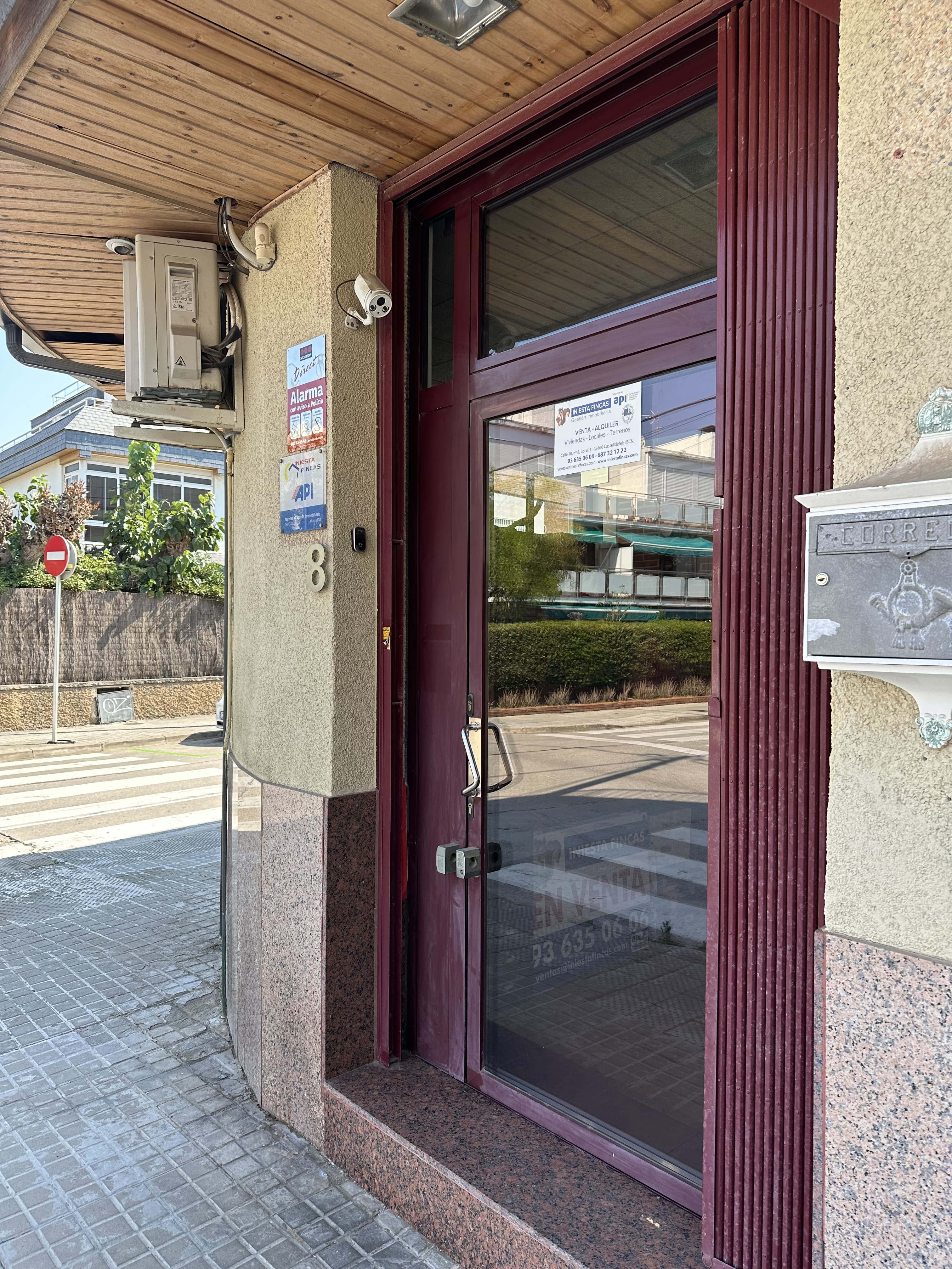 Fachada de Iniesta Fincas
