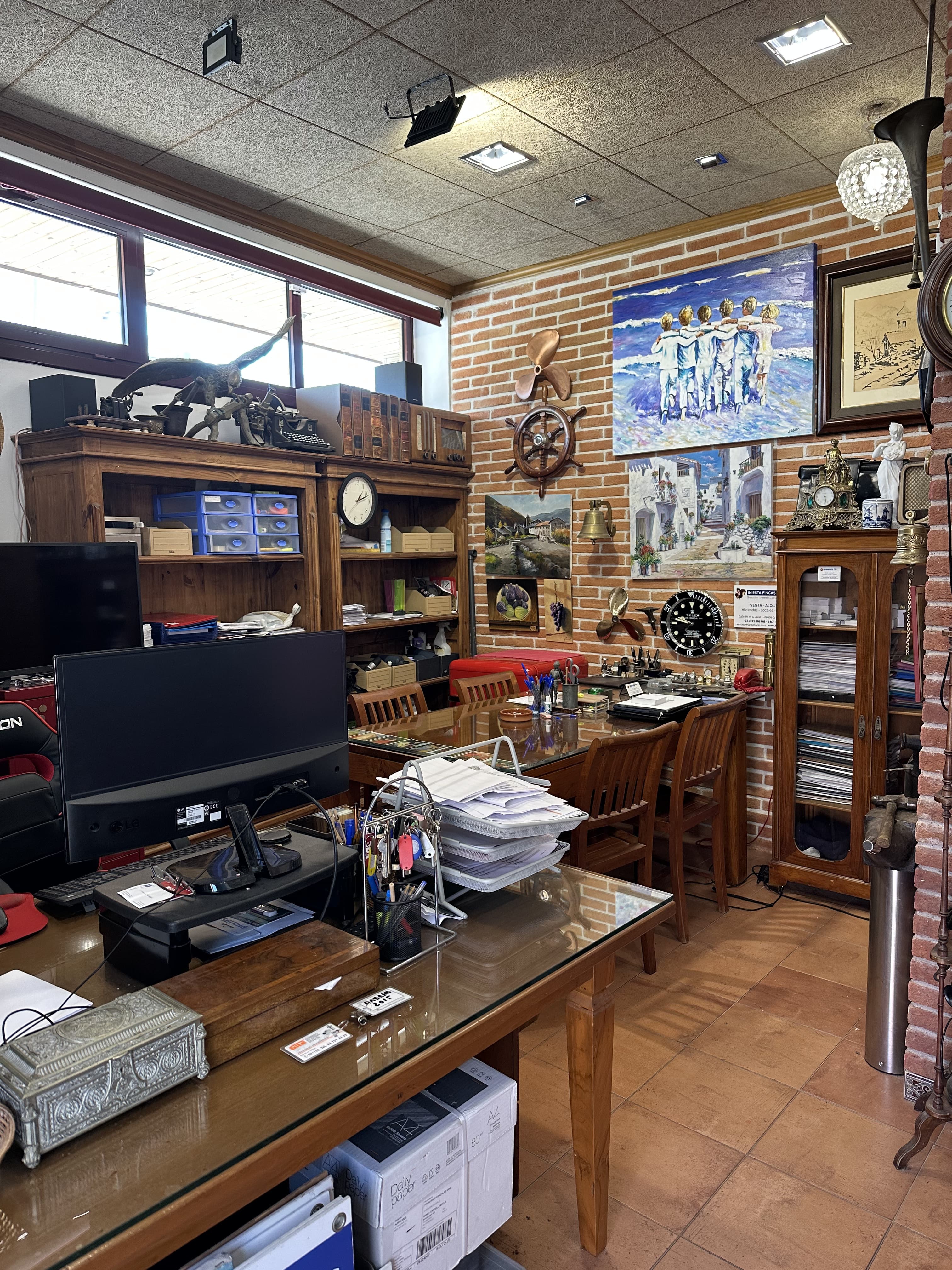 Interior del local de Iniesta Fincas